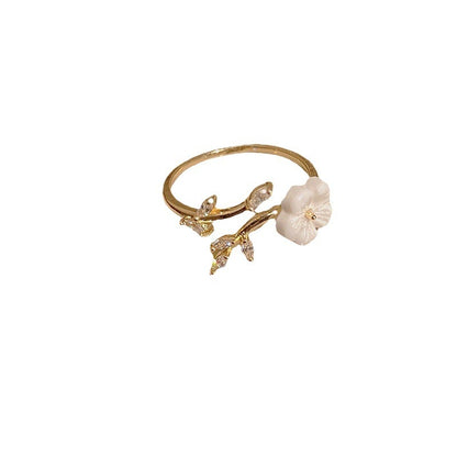 Zircon flower ring